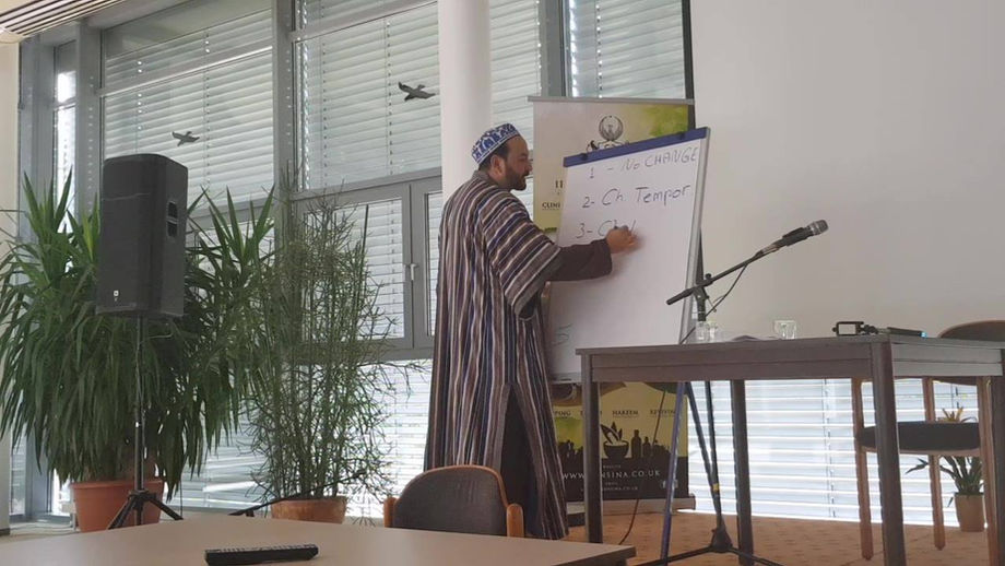 A Short snippet from Shaykh Hakeem Atabek Shukurov's lecture on "How to collect Herbs".
The Hakeem discusses the different degrees of effects of herbs on our bodies according to Greco-Islamic Herbal Medicine.